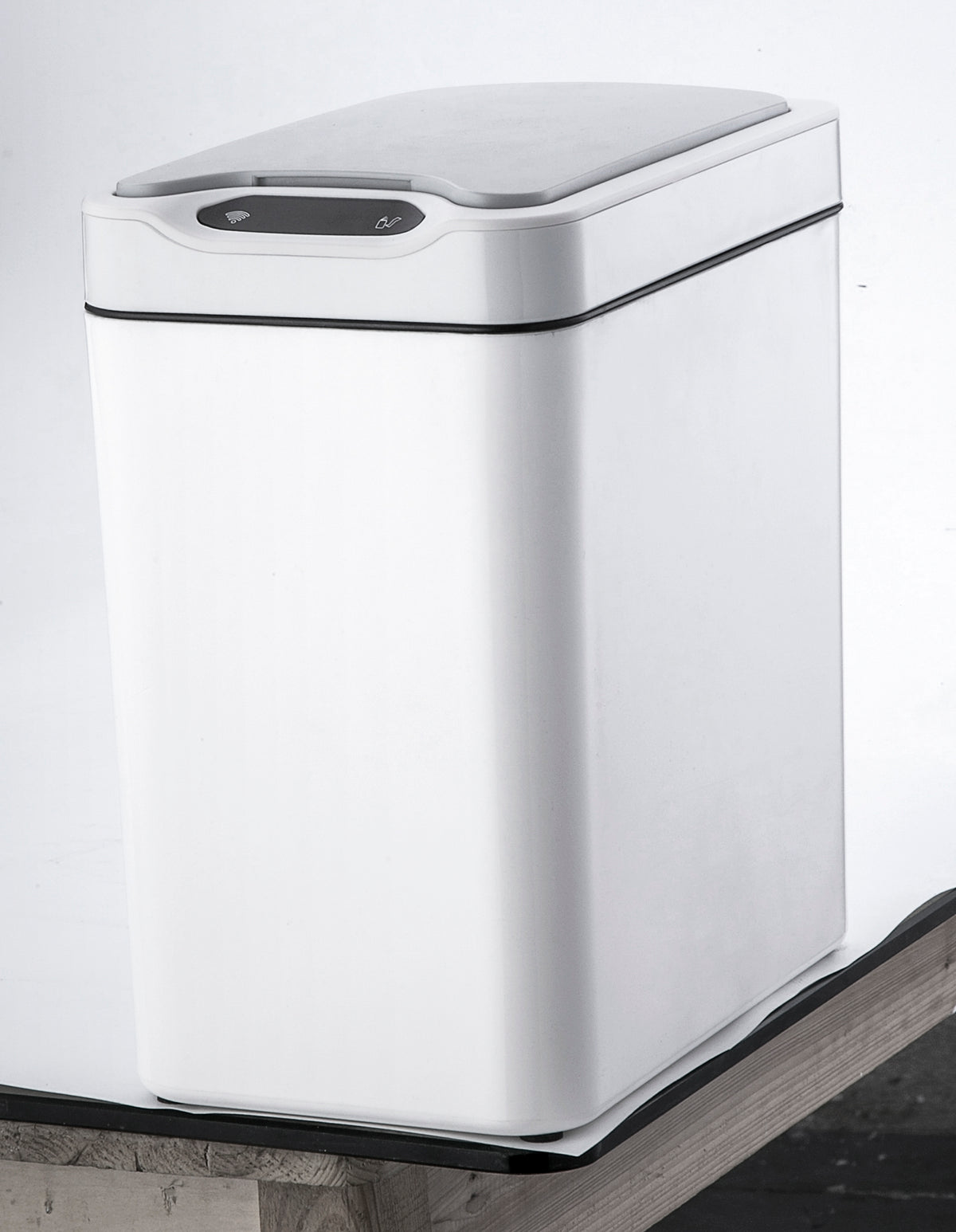 Motion sensor dustbin